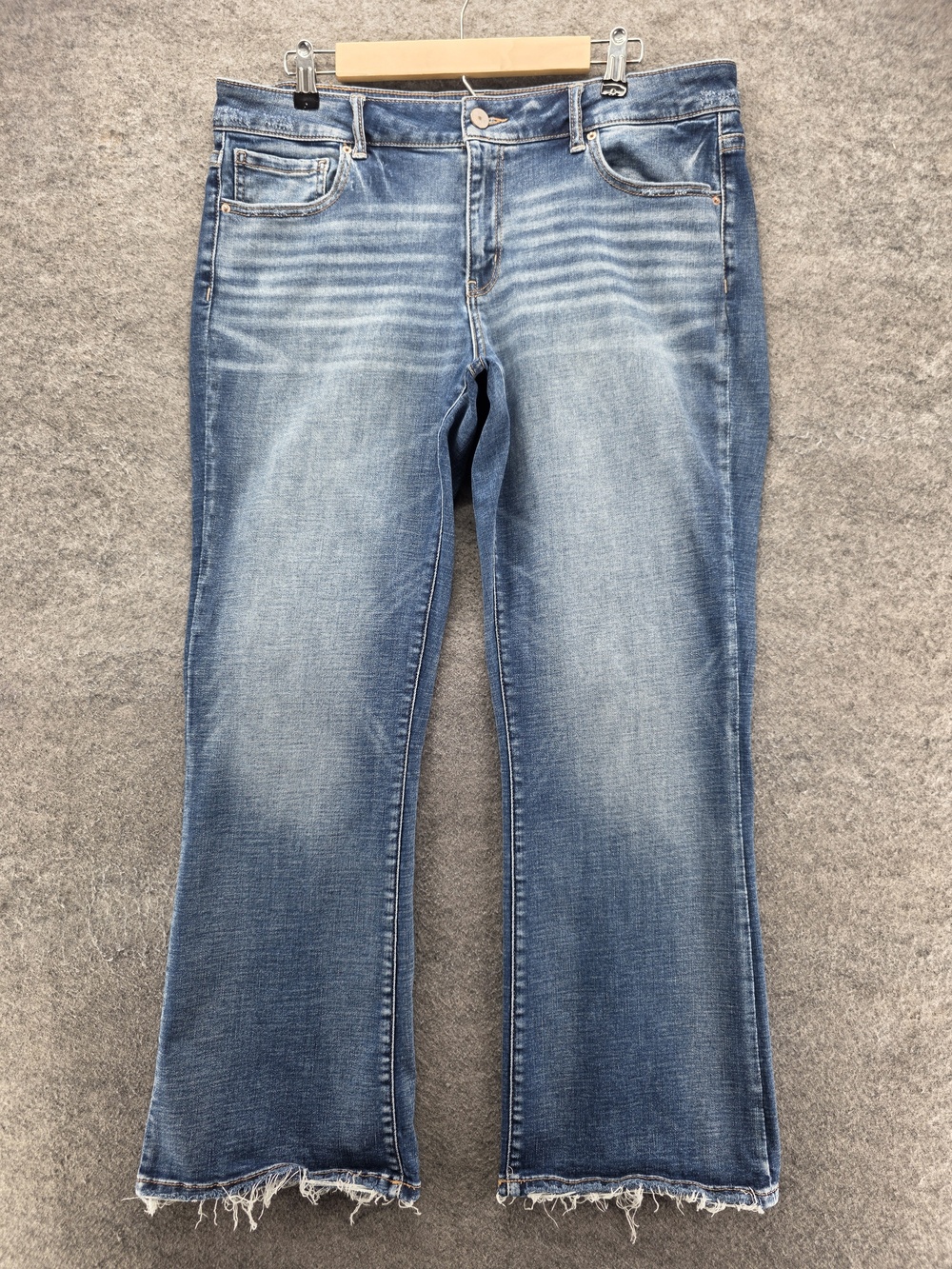 BKE Victoria Jeans Womens 33 Blue Mid Rise Bootcut Stretch Distressed 29.5 In